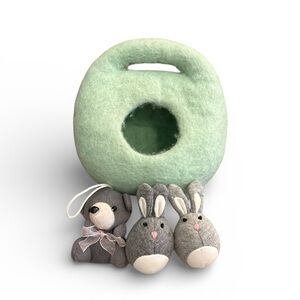 Lovevery Bunnies In A Felt Burrow Babbler Kit 13-15 Months Montessori 2 Rabbits